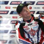 El piloto británico de Moto2 Sam Lowes (Federal Oil Gresini Moto2) en su box