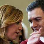 Susana Díaz y Pedro Sánchez en un mitin de campaña en Sevilla.