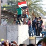 Manifestantes chiíes entrando la zona Verde de Bagdad