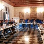 El conseller de Economía, Rafael Climent, se reunió ayer con los representantes del sector del comercio