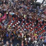 Vista aérea de la manifetación del Orgullo LGTB , la más grande de Europa, a su paso por la plaza de Cibeles.