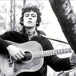 El cantautor Donovan pasó de ser el peligroso primer cantante detenido por posesión de drogas a epítome de lo cursi