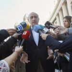 El ministro del Interior, Jorge Fernández Díaz, durante su visita al Salón de Familias Numerosas de Cataluña