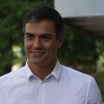 Pedro Sánchez, reelegido en primarias como secretario general del PSOE, a su llegada esta mañana a la sede del partido