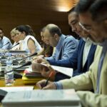 En primer término, los diputados Castelló e Ibáñez que ayer defendieron unas conclusiones alternativas