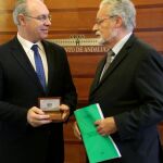 El presidente del Parlamento, Juan Pablo Durán, y el Defensor, Jesús Maeztu