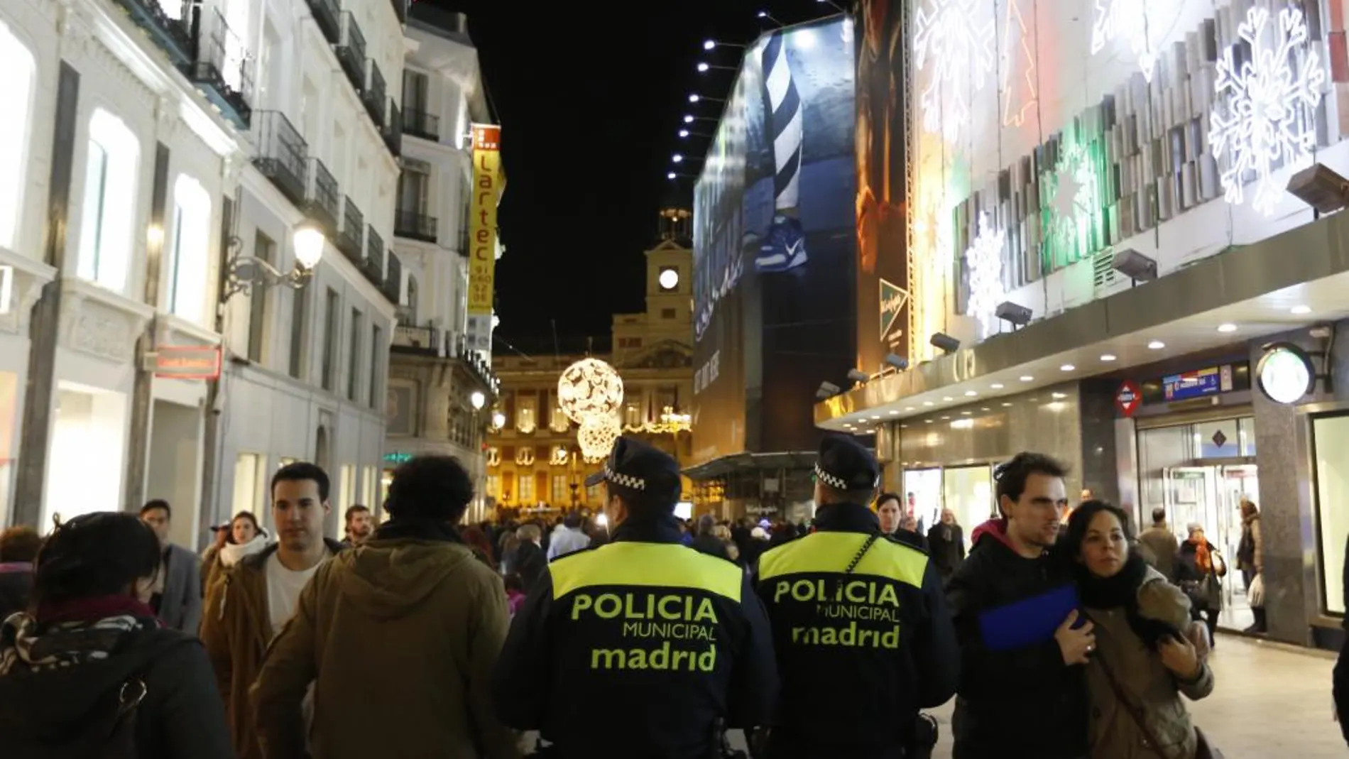 Agentes de la Policía Municipal en labores de vigilancia en la campaña de Navidad