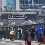Momento en que la gente abandonó el aeropuerto tras la primera explosión