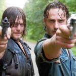 De izda. a dcha., Norman Reedus, que encarna a Daryl Dixon, y Andrew Lincoln como Rick Grimes