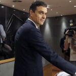 Pedro Sánchez, durante la rueda de prensa ofrecida tras la reunión con los grupos independentistas catalanes hoy en el Congreso