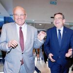 Josep Oliu y Ximo Puig, momentos antes de ofrecer las declaraciones