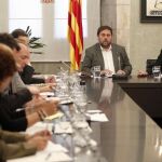 Oriol Junqueras y Neus Munté ayer en la primera reunión de la comisión de seguimiento sobre emergencia social