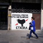 Un cartel a favor de los presos de ETA en Amorebieta