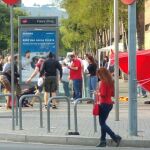 Violentos golpearon a dos colaboradoras y destrozaron la carpa de la plataforma Barcelona con la Selección