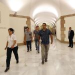 Agentes de la Guardia Civil a su llegada al parlamento de Cataluña para requerir documentación relativa al «caso del 3%»
