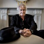 Henning Mankell posa para los fotógrafos el pasado mes de junio