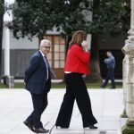 Susana Díaz, seguida de Jiménez Barrios, en el Parlamento andaluz