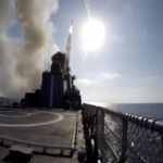 Imagen de vídeo distribuido por Moscú que muestra una fragata lanzando misiles contra posiciones del EI el pasado 5 de septiembre