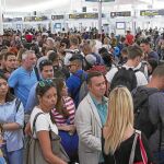 Mientras Aena sigue sin querer mediar en el conflicto, los trabajadores de Eulen, la empresa encargada de los controles de seguridad, mantienen su huelga de celo a la espera de comenzar los paros oficiales la semana que viene