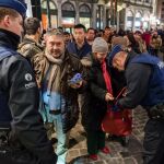 Controles policiales en Grand Place en Bruselas.