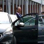 Mario Conde a su salida del colegio donde ha asistido a la comunión de uno de sus nietos