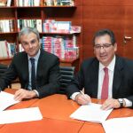 José Manuel Lara García, presidente de la Fundación José Manuel Lara, y Antonio Pulido, presidente de la Fundación Cajasol
