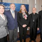 Ricardo Blázquez acompañado de María José Salgueiro, Royo-Villanova, Pilar del Olmo y Carlos Fernández Carriedo
