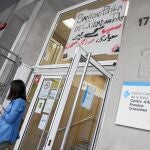 Salud emite dos tipos de tarjetas, según el tiempo de empadronamiento, para evitar el turismo sanitario