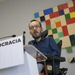 El secretario de Organización de Podemos, Pablo Echenique, durante la rueda de prensa /Efe