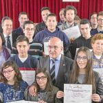 El presidente de la Diputación de Valladolid, Jesús Julio Carnero, entrega los premios y becas de la institución