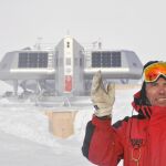 Alain Hubert, okupa y explorador. La estación belga Princesa Elisabeth está okupada por el científico. Pese a que el Gobierno insiste, se niega a abandonar la base que él mismo diseñó