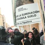 Pelea por una hipoteca más barata