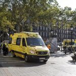 Efectivos de Emergencias en las Ramblas de Barcelona