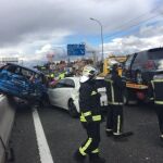 En el accidente se han visto afectados ocho vehículos y diez personas, entre ellas tres niños.