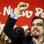 El candidato de IU-Unidad Popular, Alberto Garzón, tras su intervención en el mitin de cierre de campaña