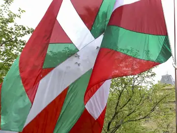 La Ikurriña La Ikurriña