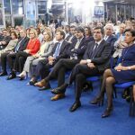 De izquierda a derecha, Concepción Dancausa, Santiago Barreno, Maurizio Carlotti, Javier Bardají, Albert Rivera, Silvio González, José Manuel García-Margallo, José Creuheras, Soraya Sáenz de Santamaría, Mauricio Casals, Cristina Cifuentes, Ana Pastor, Joaquín Parera, Jorge Moragas, José Luis Ayllón, Antonieta Mendoza y Lilian Parra