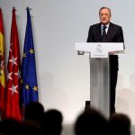 El presidente del Real Madrid, Florentino Pérez, durante el acto celebrado hoy en los recintos feriales de IFEMA donde el club ha impuesto las medallas Oro, Plata y Oro Brillantes a los socios