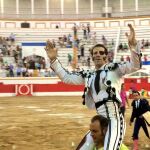 Padilla, a hombros en la plaza de toros de Melilla