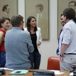Pablo Iglesias con los portavoces de las confluencias