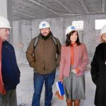 Carmena anunció ayer que construirá 4.200 viviendas públicas, junto a Mercedes González del PSOE y sus concejales Higueras y Zapata