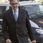 El exsecretario de las infantas y extesorero del Instituto Nóos, Carlos García Revenga, a su llegada hoy a la Escuela Balear de la Administración Pública (EBAP) donde se celebra el juicio por el «caso Nóos»