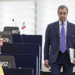 El europarlamentario del partido UKIP Nigel Farage a su llegada a una sesión del Parlamento Europeo en Estrasburgo (Francia) hoy