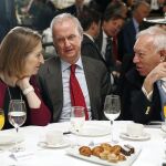Los ministros de Fomento, Ana Pastor; de Defensa, Pedro Morenés; y de Asuntos Exteriores, José Manuel García-Margallo, en un desayuno informativo