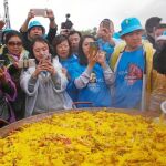 3.000 raciones. Tras la mañana taurina y flamenca a los pies de la Sierra, los visitantes asiáticos repusieron fuerzas por la tarde con el plato más típico de nuestro país