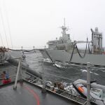 Con la manguera conectada se trasvasa el combustible