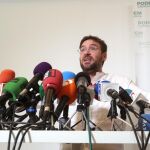 El secretario general de Podem, Albano-Dante Fachin, durante la rueda de prensa que ha ofrecido hoy en Barcelona