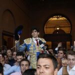 El diestro López Simón, galardonado como el torero revelación de la temporada