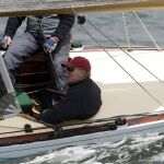 El Rey Juan Carlos navegando