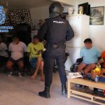 Cae una red que asaltaba viviendas, naves industriales y granjas